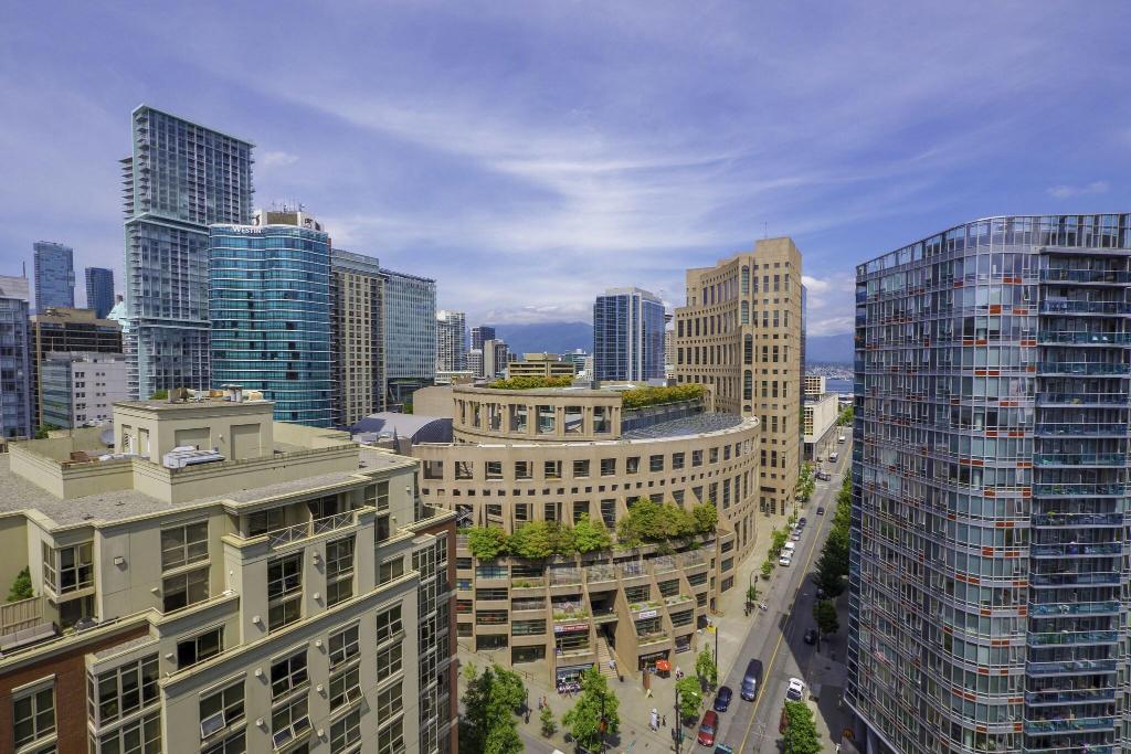 Rosedale on Robson Suite photo 44