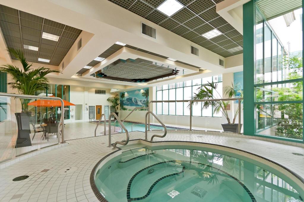 Rosedale on Robson Suite photo 36