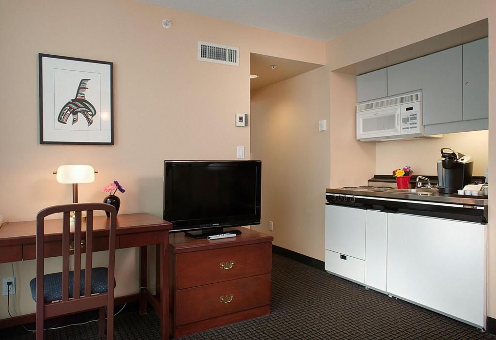 Rosedale on Robson Suite photo 54