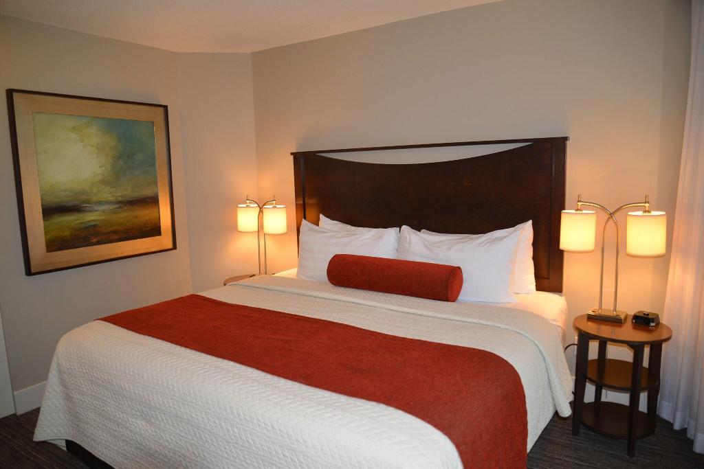 Rosedale on Robson Suite photo 7