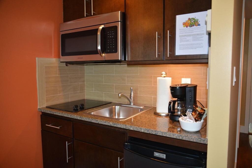 Rosedale on Robson Suite photo 67