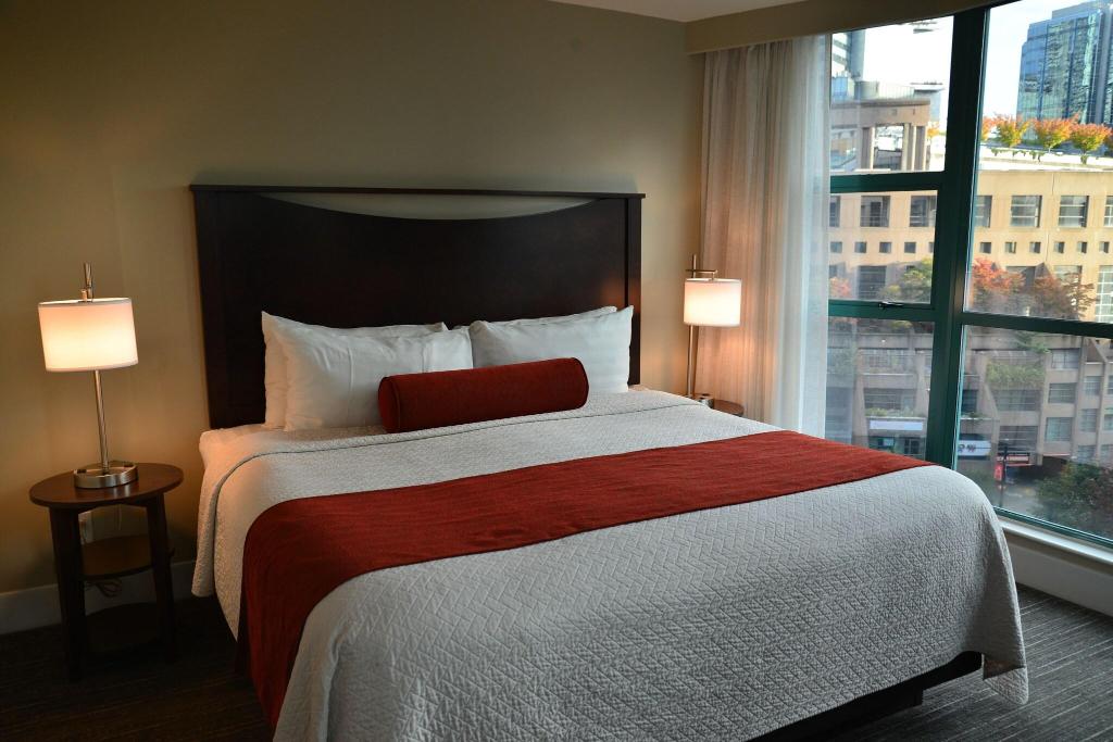 Rosedale on Robson Suite photo 64