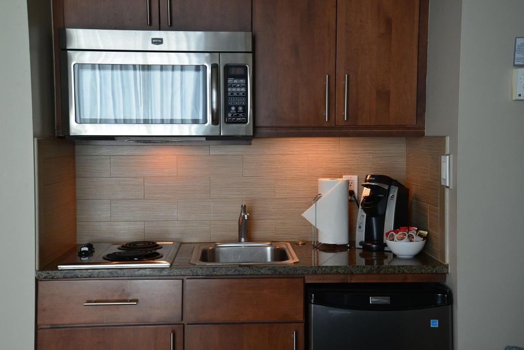 Rosedale on Robson Suite photo 76
