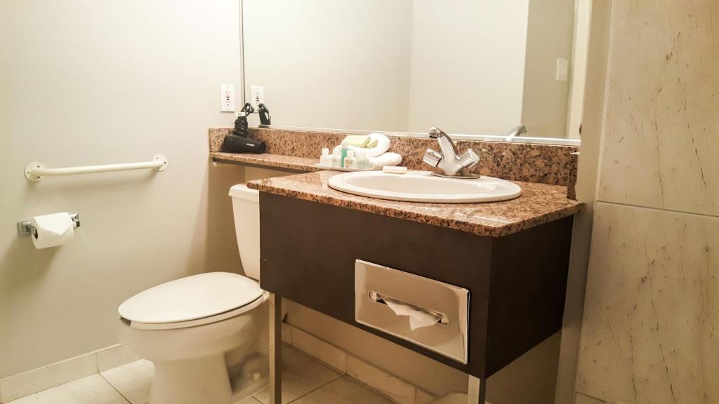 Rosedale on Robson Suite photo 82