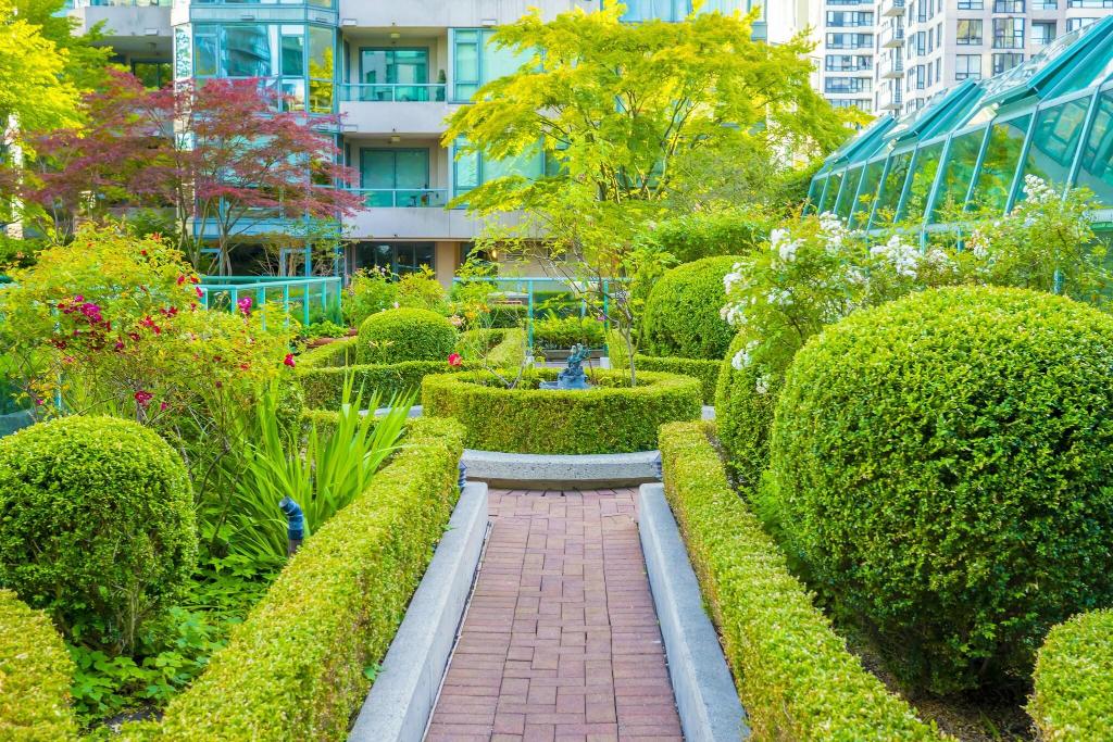 Rosedale on Robson Suite photo 77