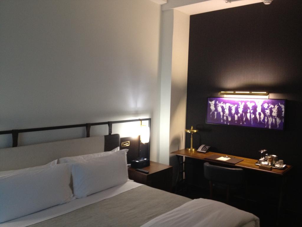 Studio Queen Size Bed photo 1