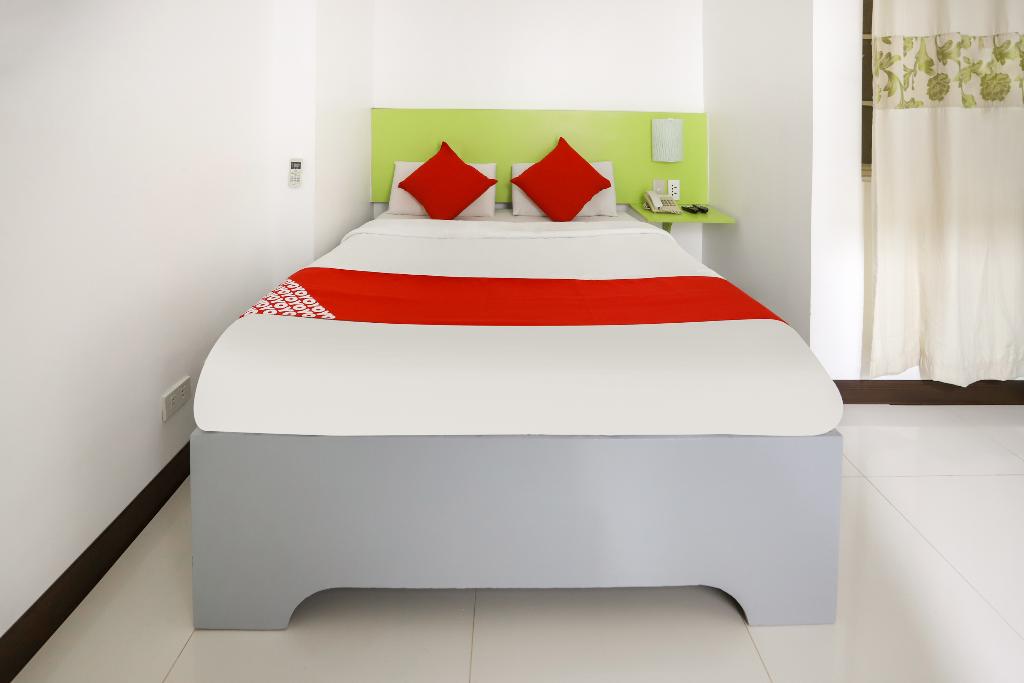 OYO 210 Apple Tree Suites