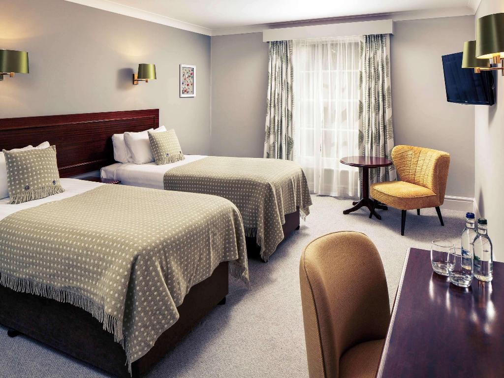 Classic room with 2 single beds