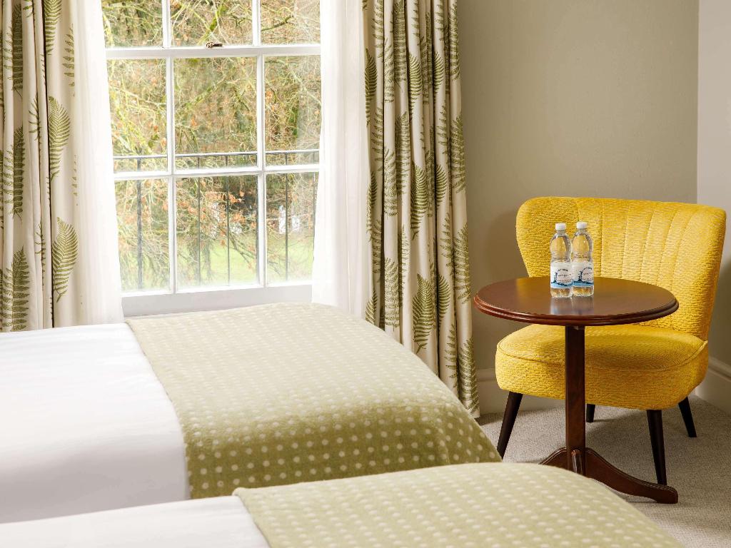 Classic room with 2 single beds