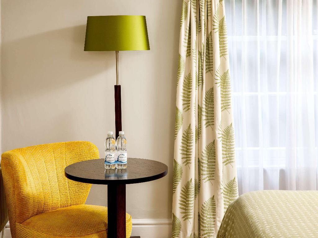Classic room with 1 double bed
