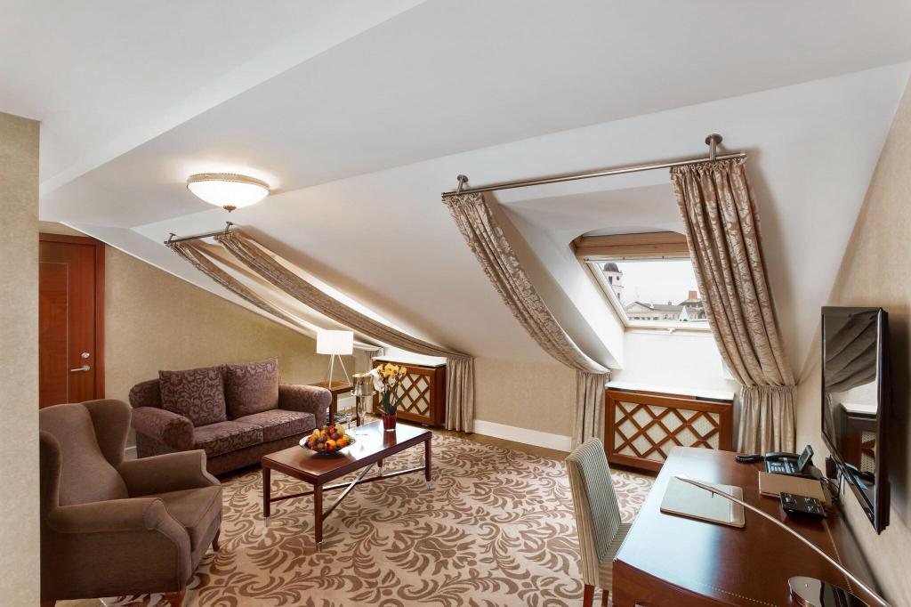 Grand Hotel Vilnius, Curio Collection