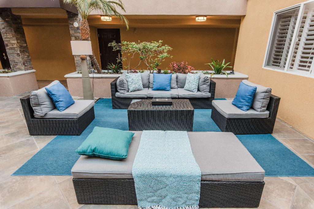 Best Western Plus Manhattan Beach Hotel