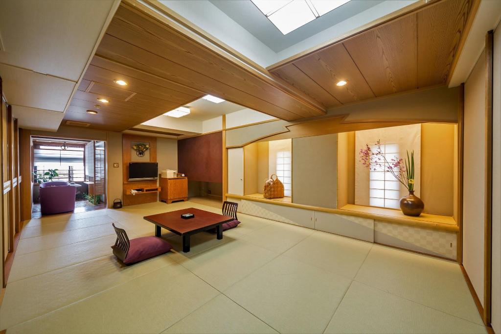 Ryoan Kazuki with Luxury Kyoto Collections KADEN