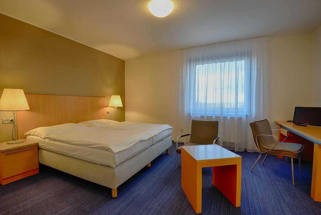 Henrietta Hotel