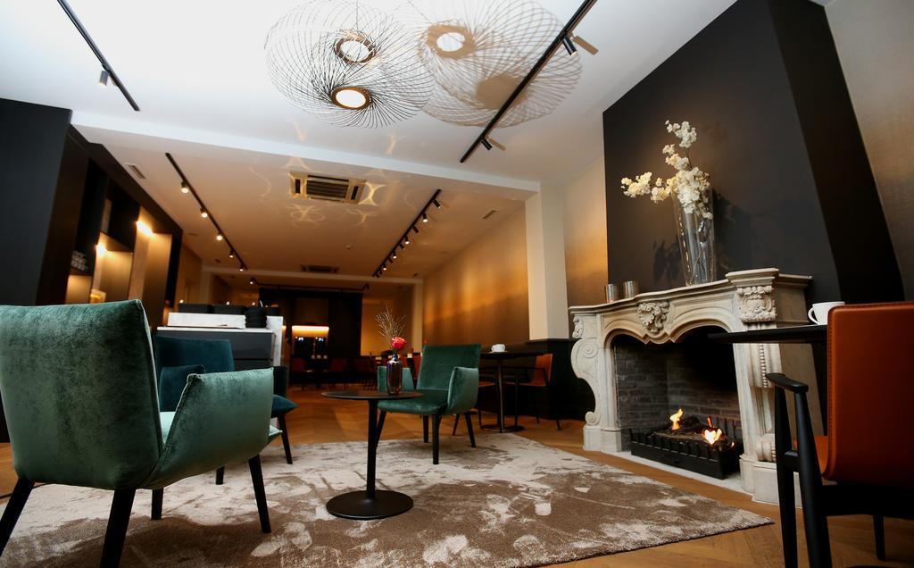 Acacia - Lobby