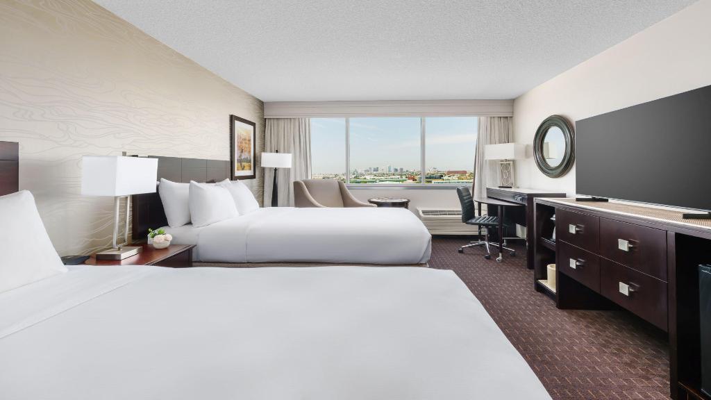 Crowne Plaza Phoenix Airport
