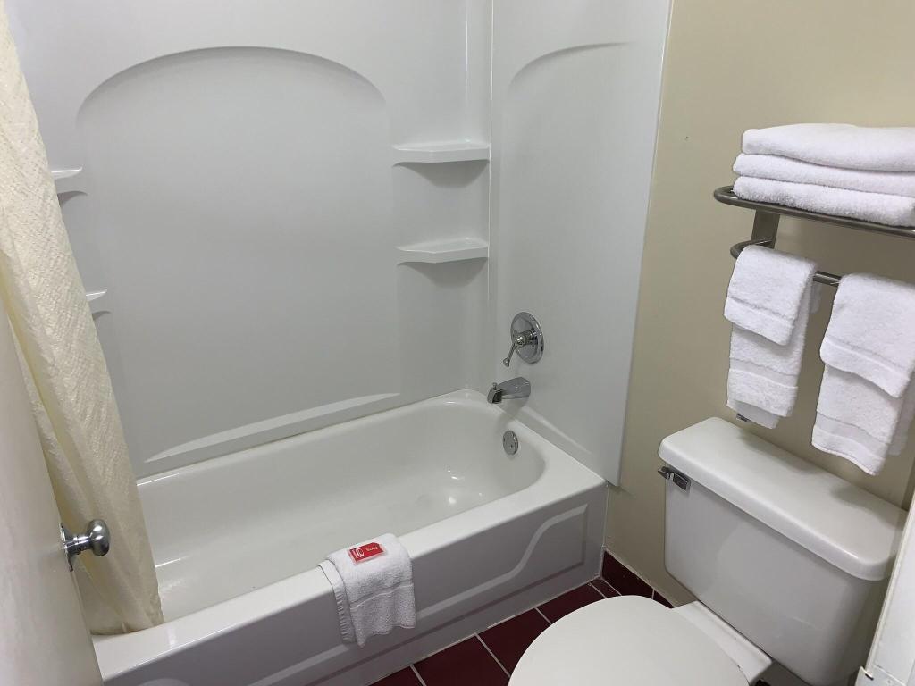 Econo Lodge & Suites Clarksville
