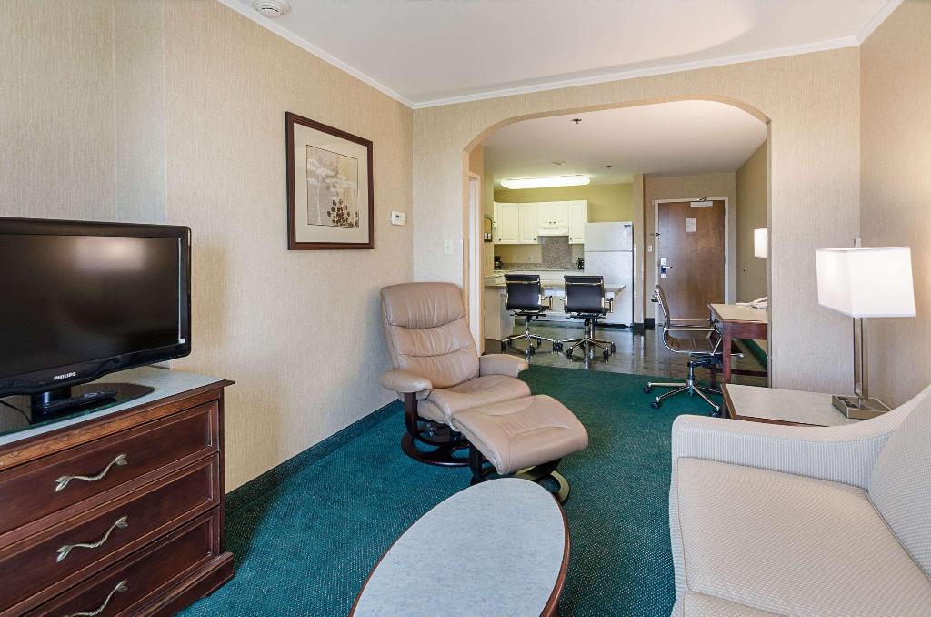 MainStay Suites Airport