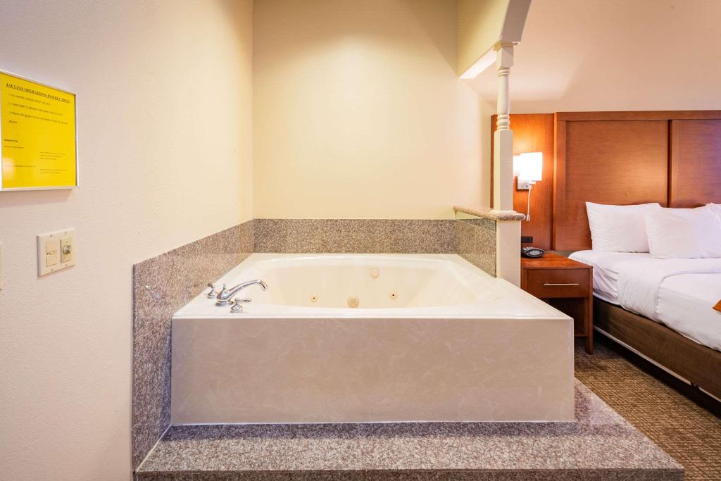 Comfort Suites