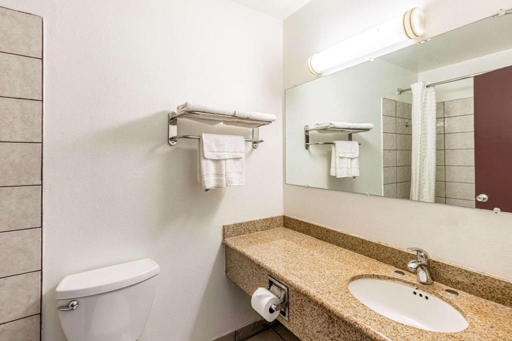 Rodeway Inn & Suites Portland West – Beaverton