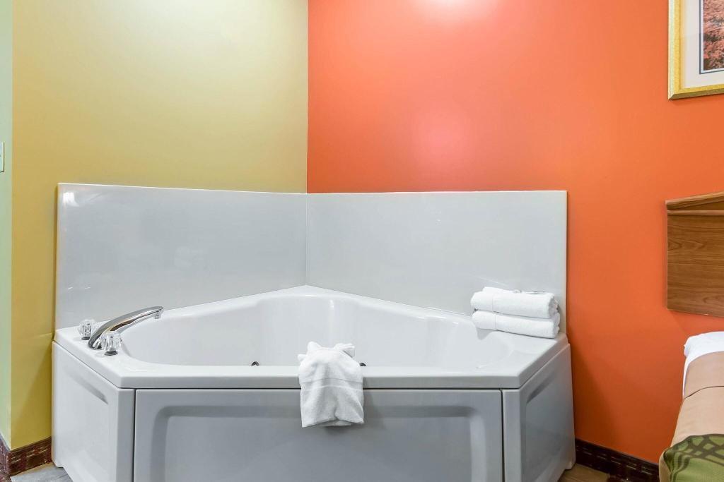 Econo Lodge Louisville Airport