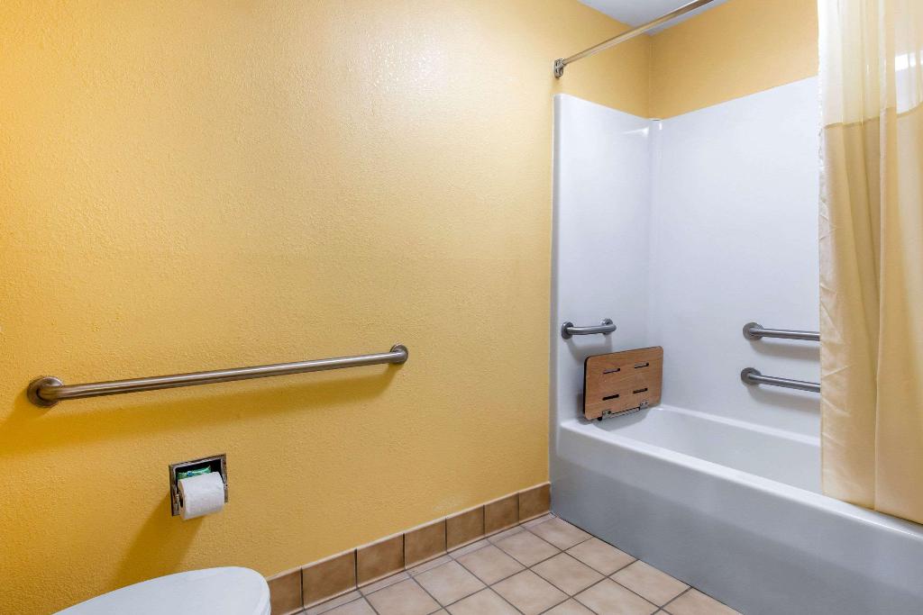 Quality Inn & Suites Montgomery East Carmichael Rd