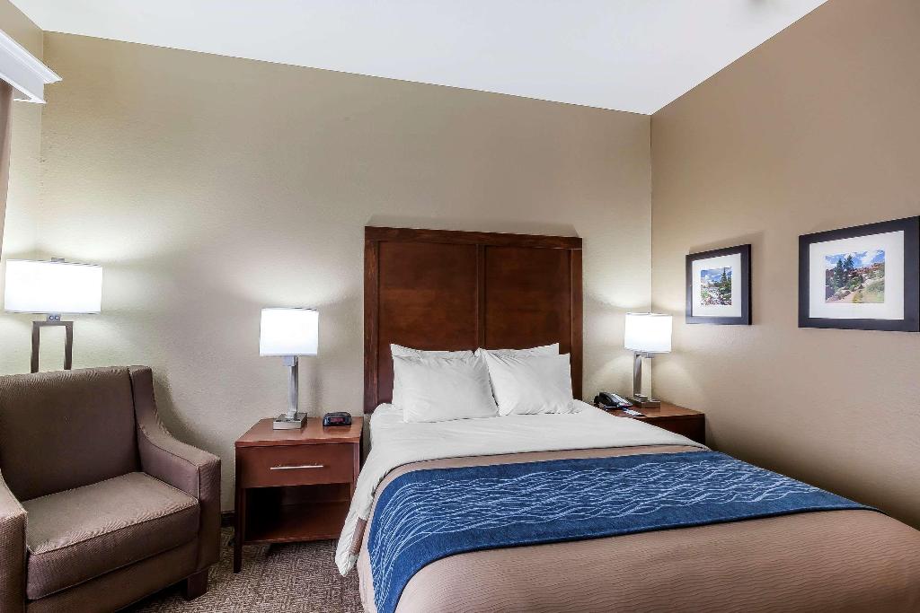 Comfort Inn & Suites Near University of Wyoming