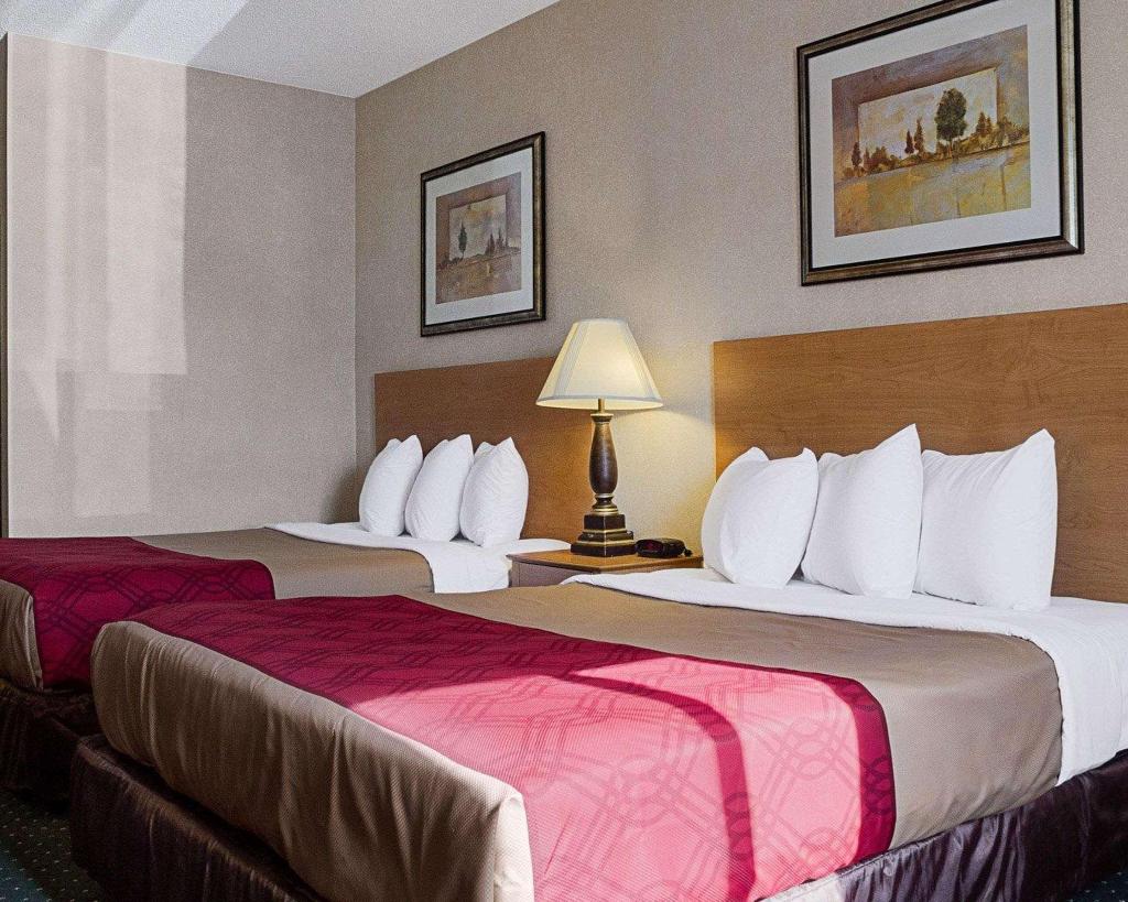 Econo Lodge Fargo - West Acres