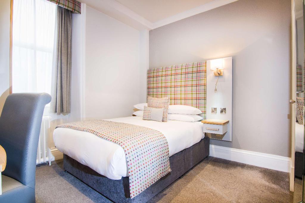 White Hart Hotel & Apartments