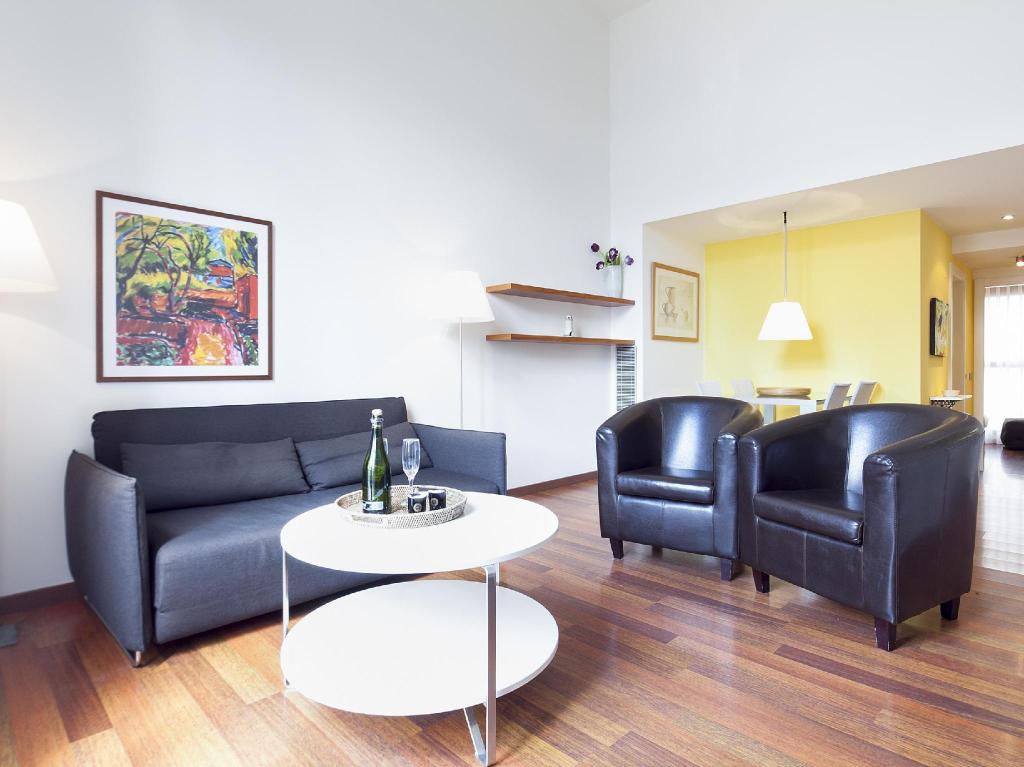 Inside Barcelona Apartments Mercat