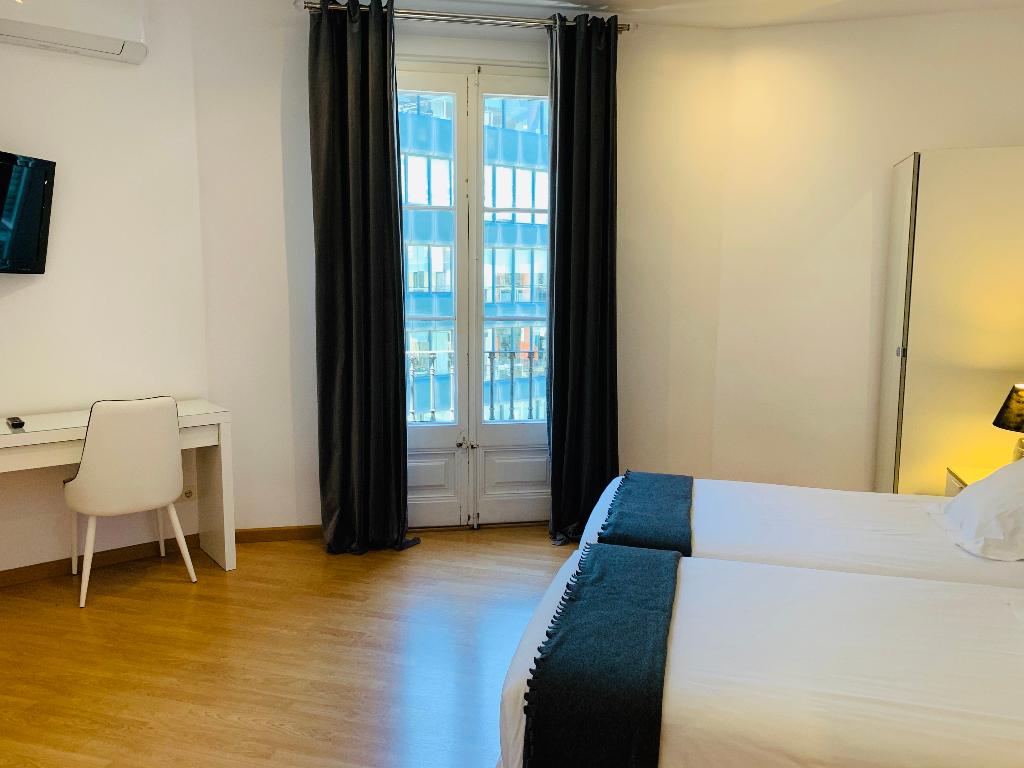 Super Balmes Guest House