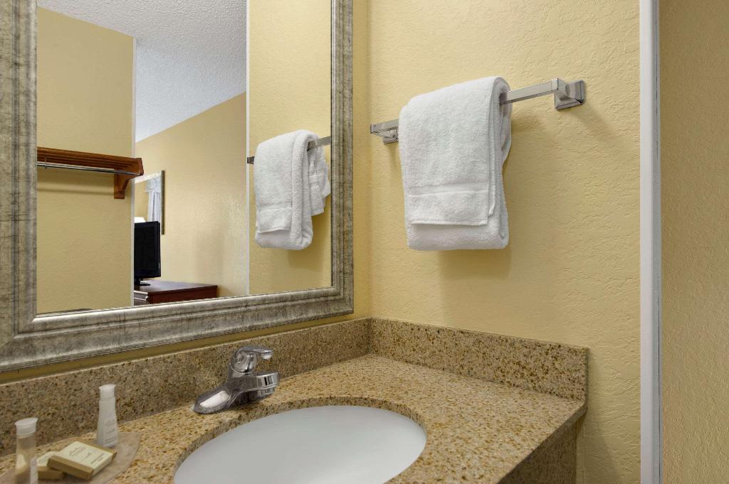 Baymont by Wyndham Gainesville