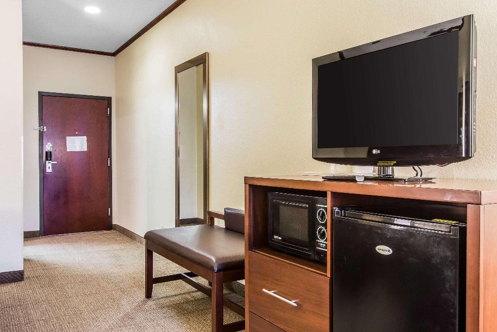 Ardmore Inn & Suites