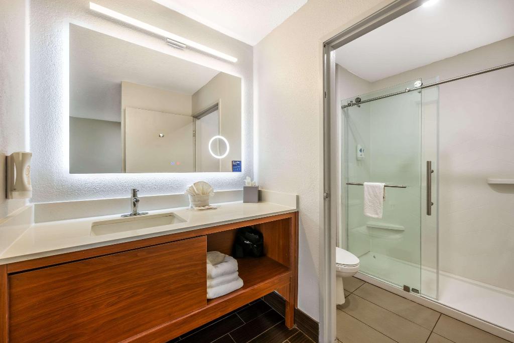 Comfort Suites Council Bluffs Area