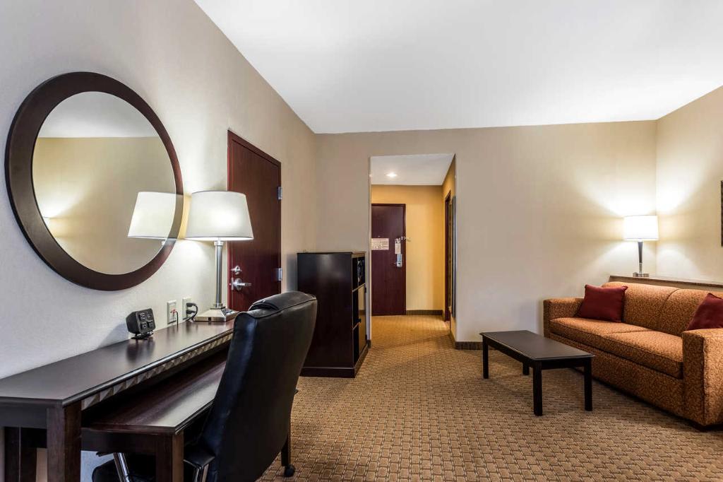 Comfort Suites Forrest City Area