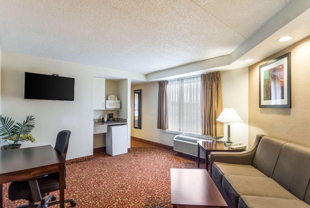 Quality Suites Milwaukee Airport