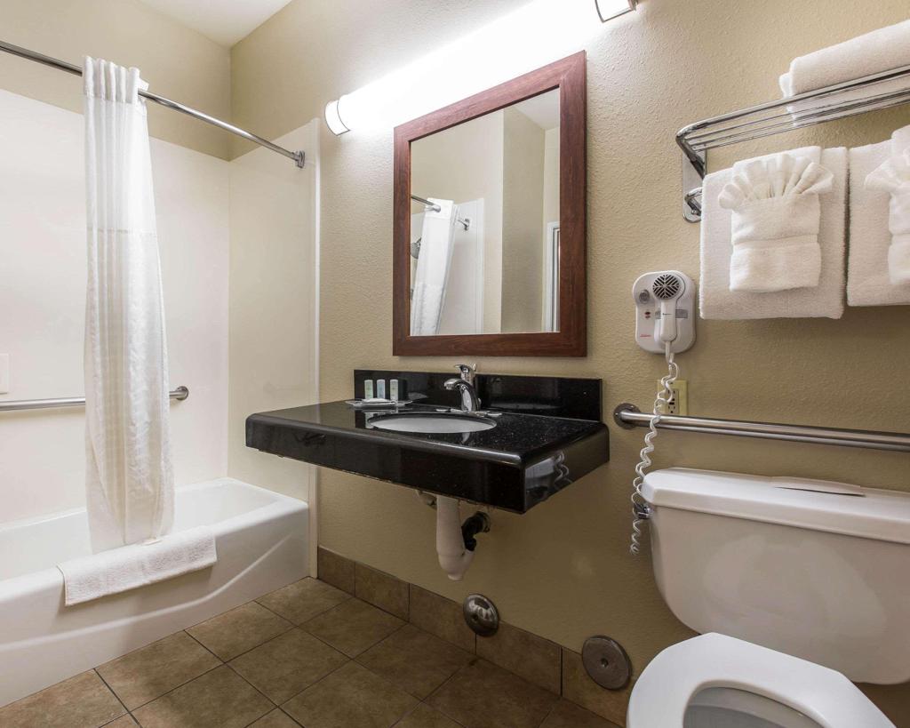 Comfort Suites Bakersfield