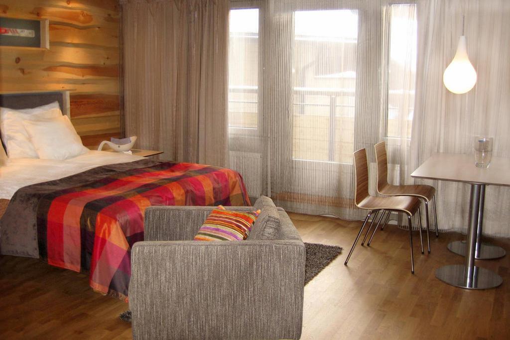 Levi Suites Unna Mannu