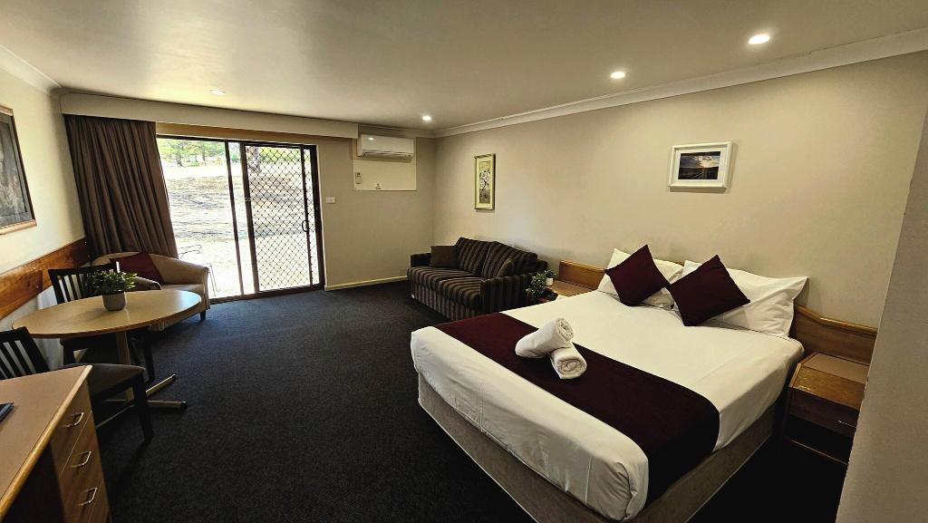 Hilltops Retreat Motor Inn