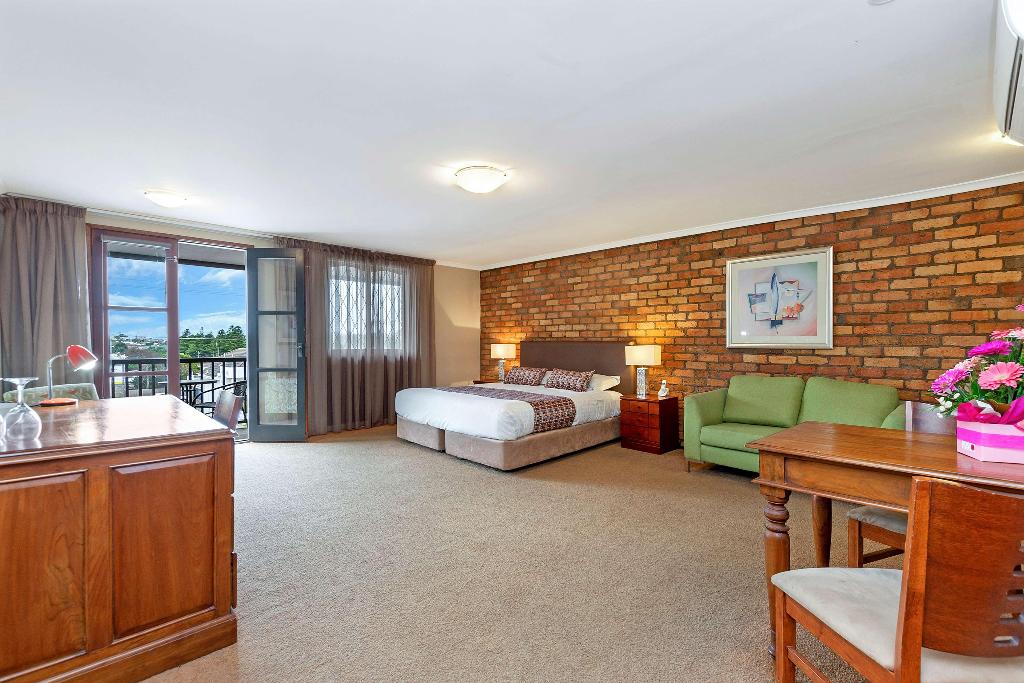 Tudor Motor Inn & Apartments