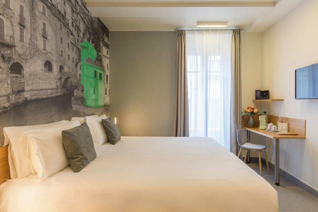 Avenue Hotel
