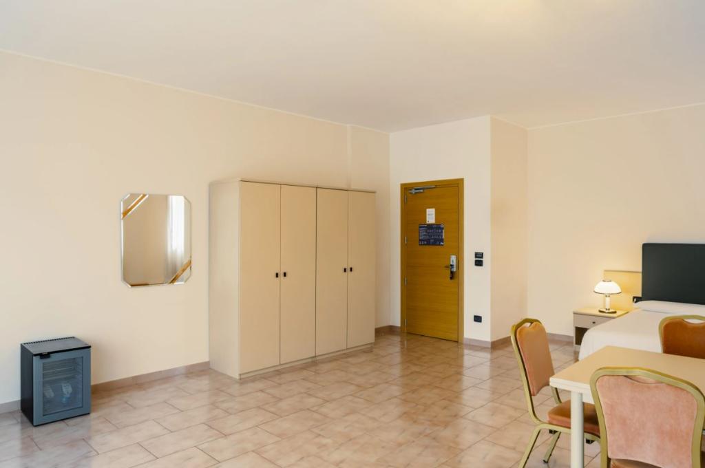 Hotel B&B Hotel Bari Rondò, Italien, Bari. Großes 1