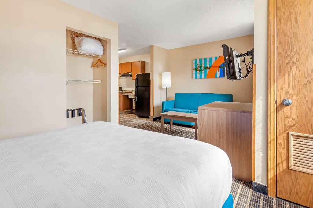 MainStay Suites Dubuque at Hwy 20