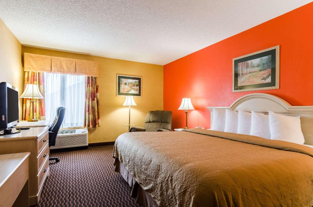 Quality Inn & Suites Manhattan Area
