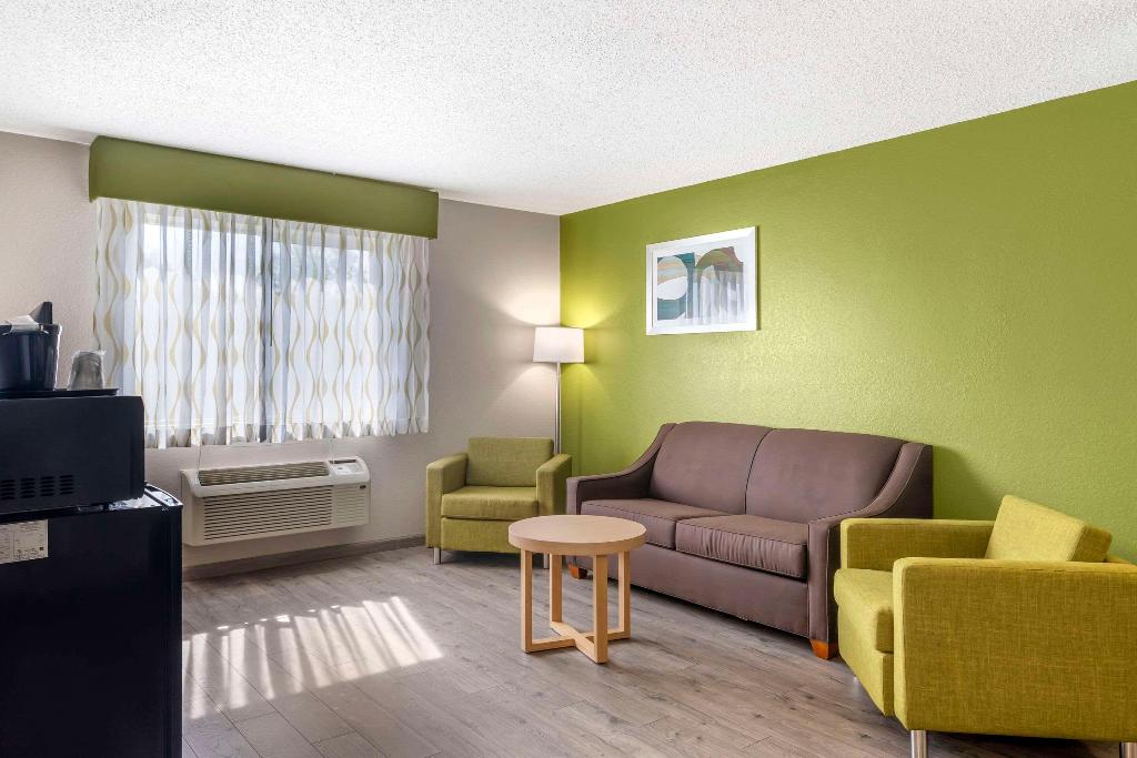 Quality Inn & Suites Delaware