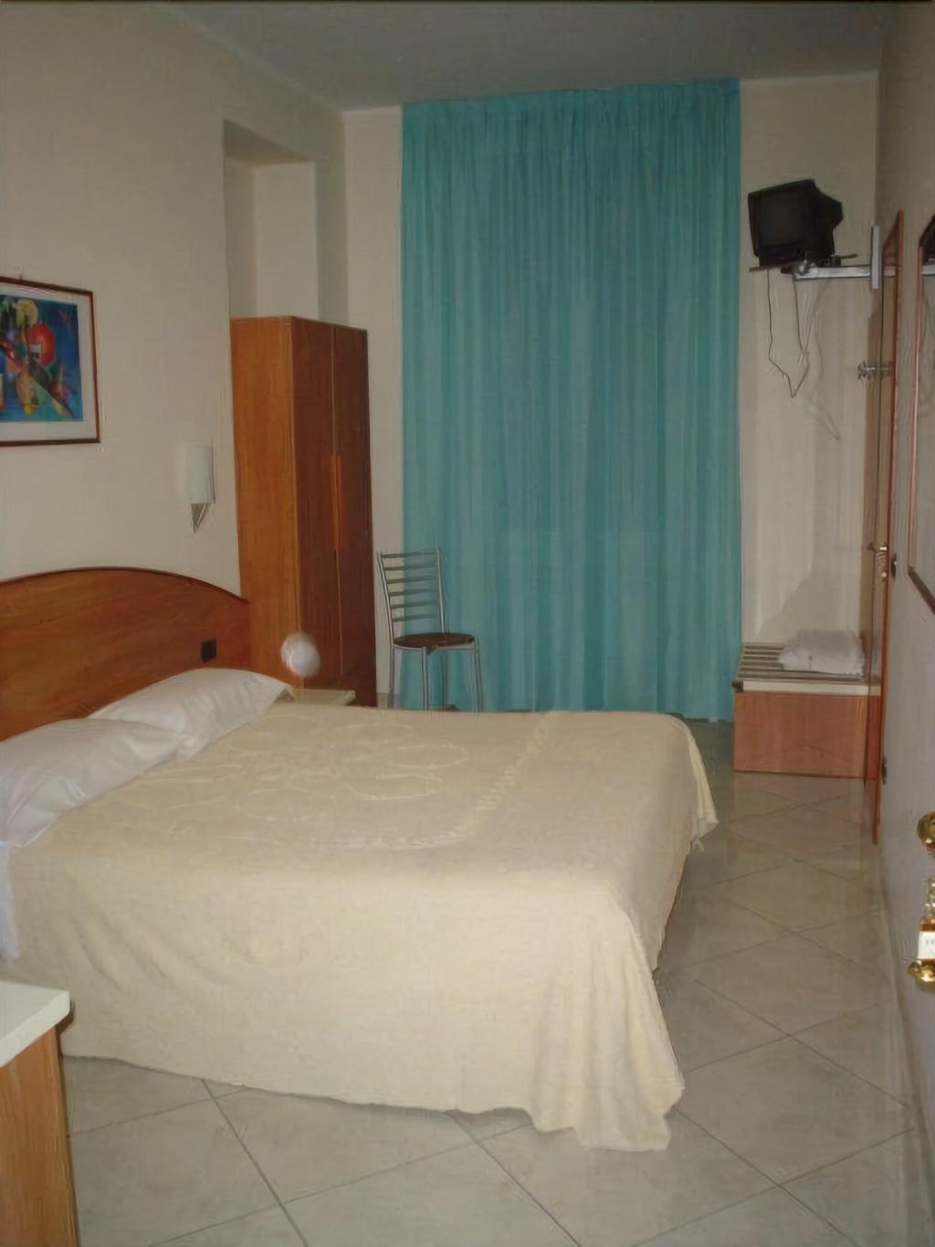 Hotel 2000
