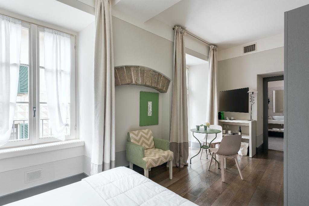 Gombit Hotel