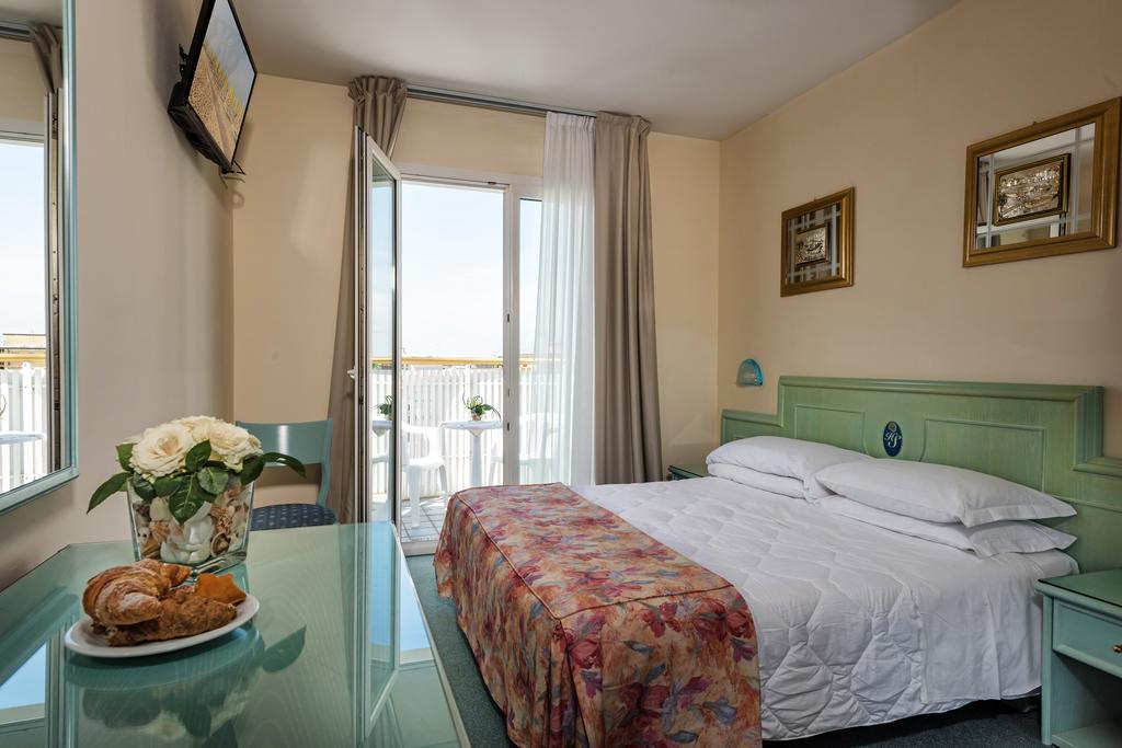 SALUS SMART CHIC HOTEL