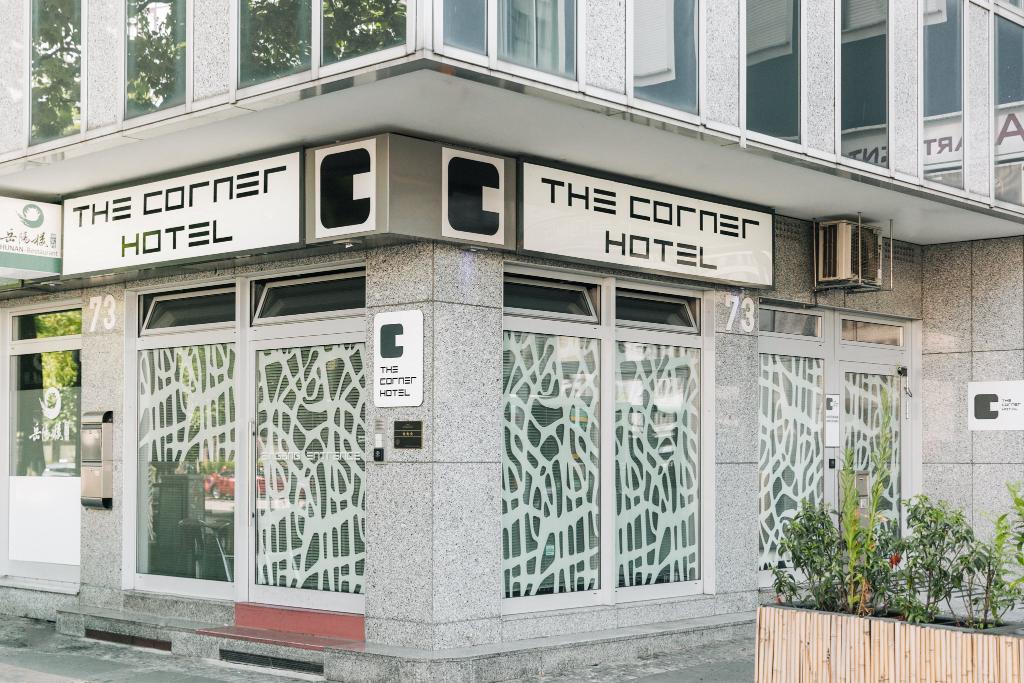 Homaris The Corner - Self-Check In