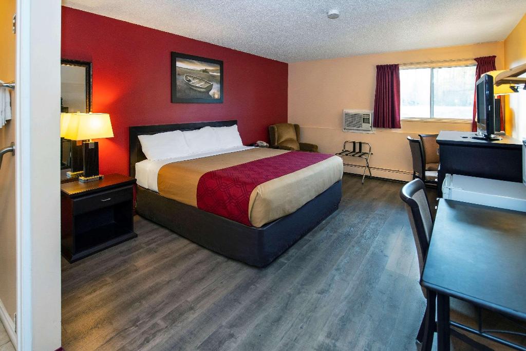 Econo Lodge Edson area